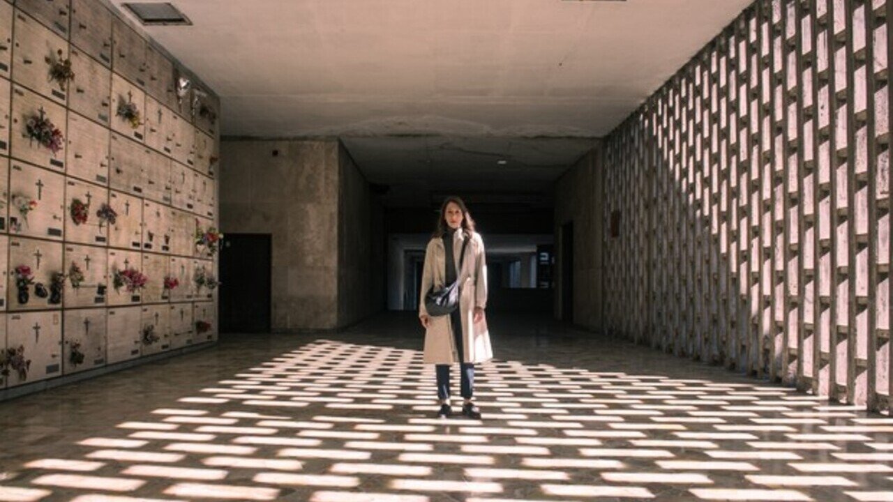 Surfacing Movie Screenshot 1
